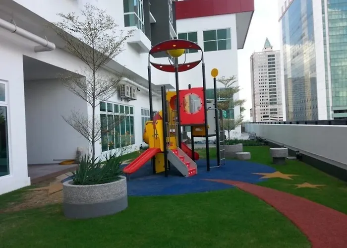 Balcony Studio With Wifi Smart Tv @ Twin Galaxy Near Ksl/Ciq